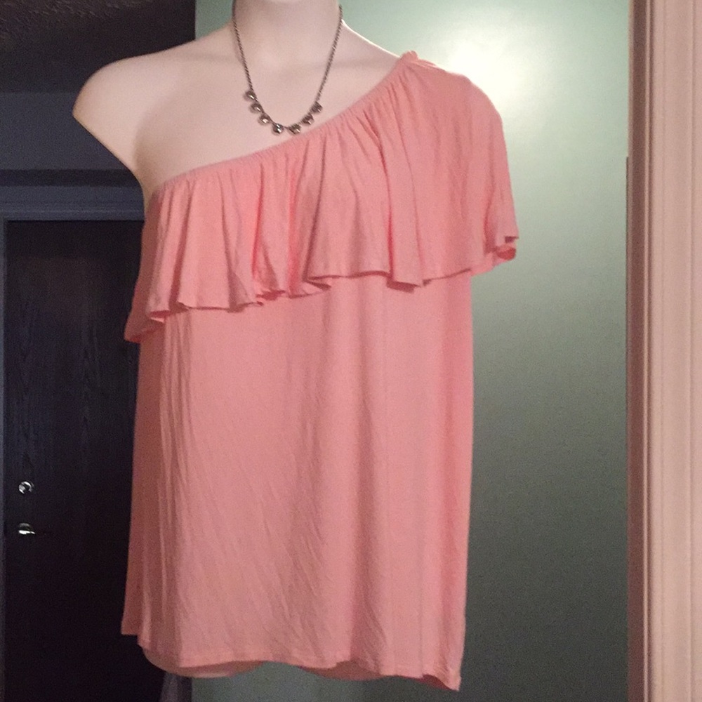 One shoulder raffle top.!